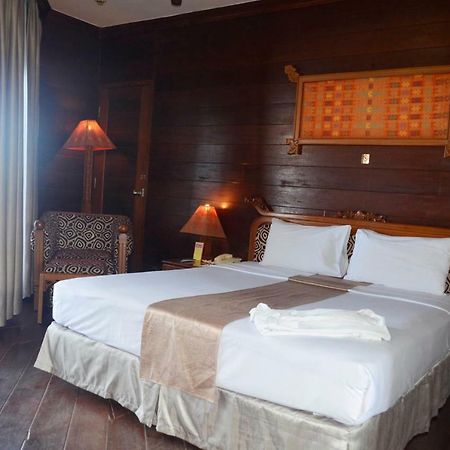 Hotel Pantai Gapura Makassar Exterior foto