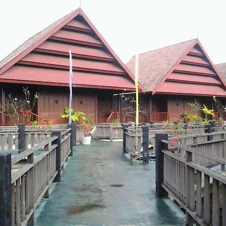 Hotel Pantai Gapura Makassar Exterior foto