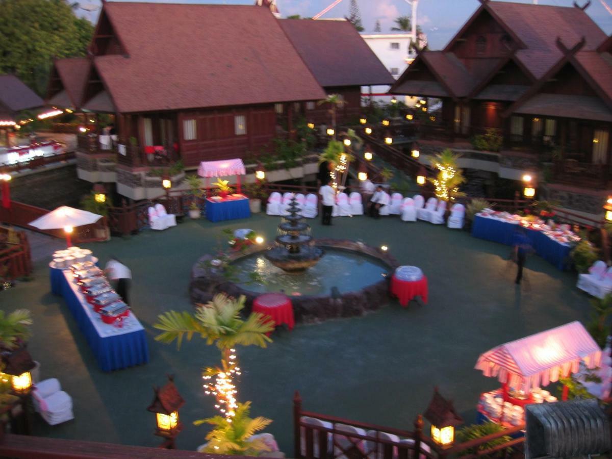 Hotel Pantai Gapura Makassar Exterior foto