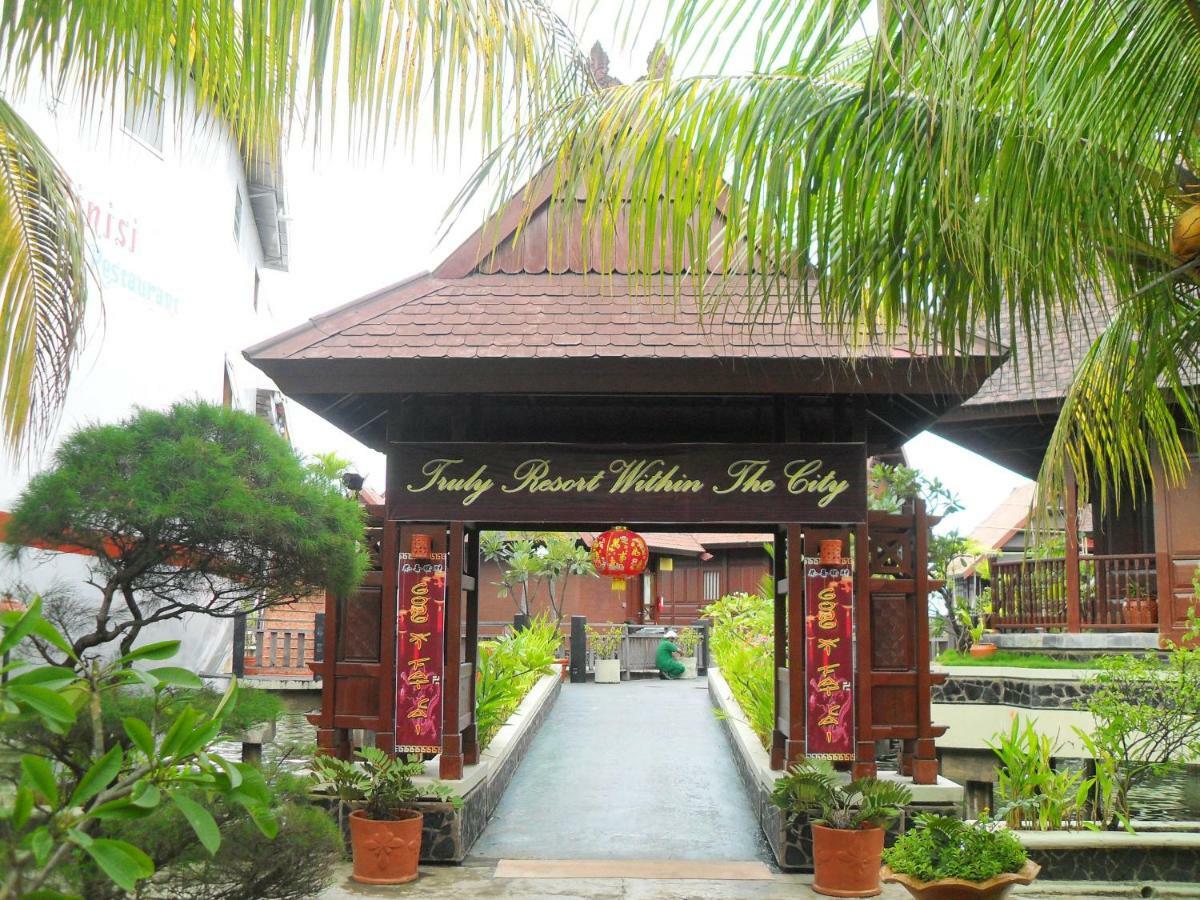 Hotel Pantai Gapura Makassar Exterior foto