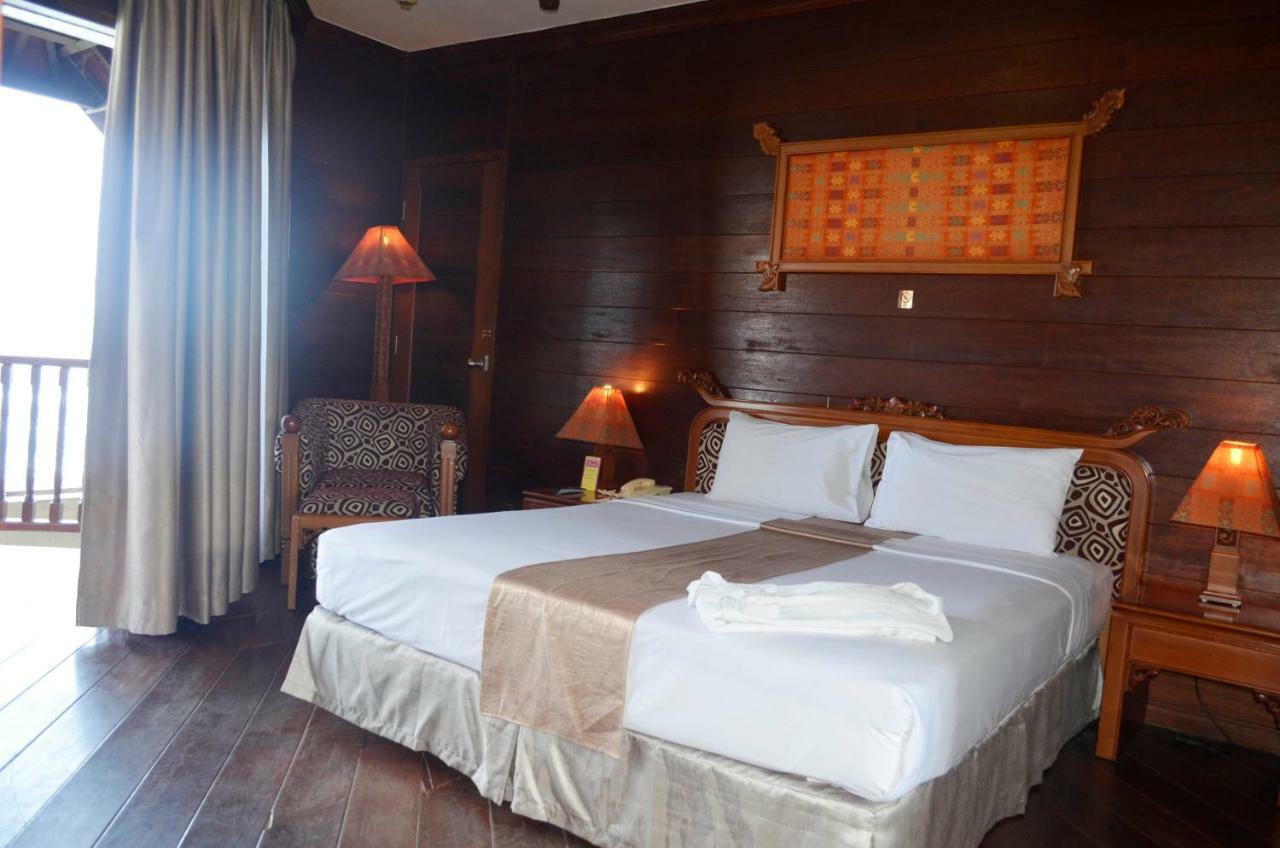 Hotel Pantai Gapura Makassar Exterior foto