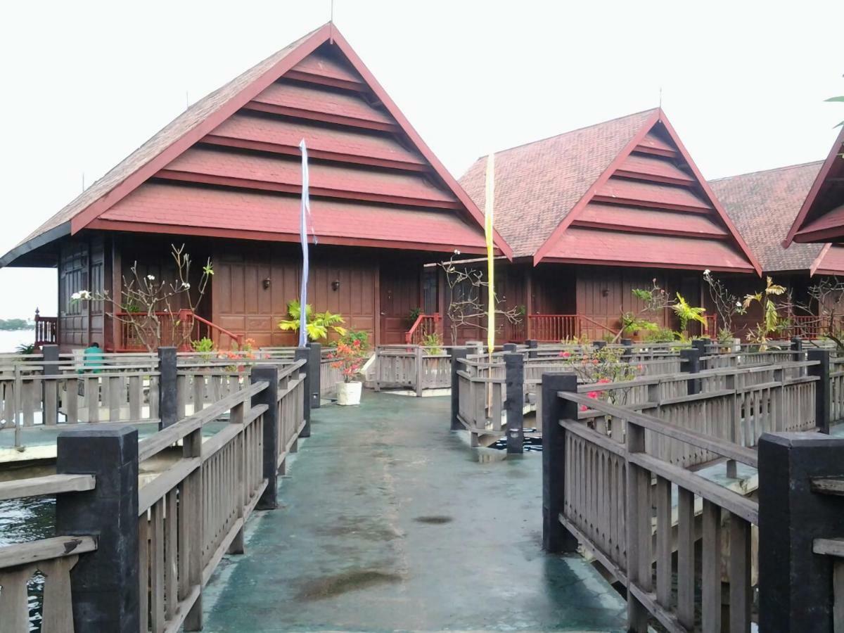 Hotel Pantai Gapura Makassar Exterior foto