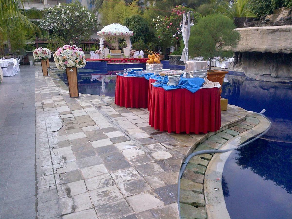 Hotel Pantai Gapura Makassar Exterior foto